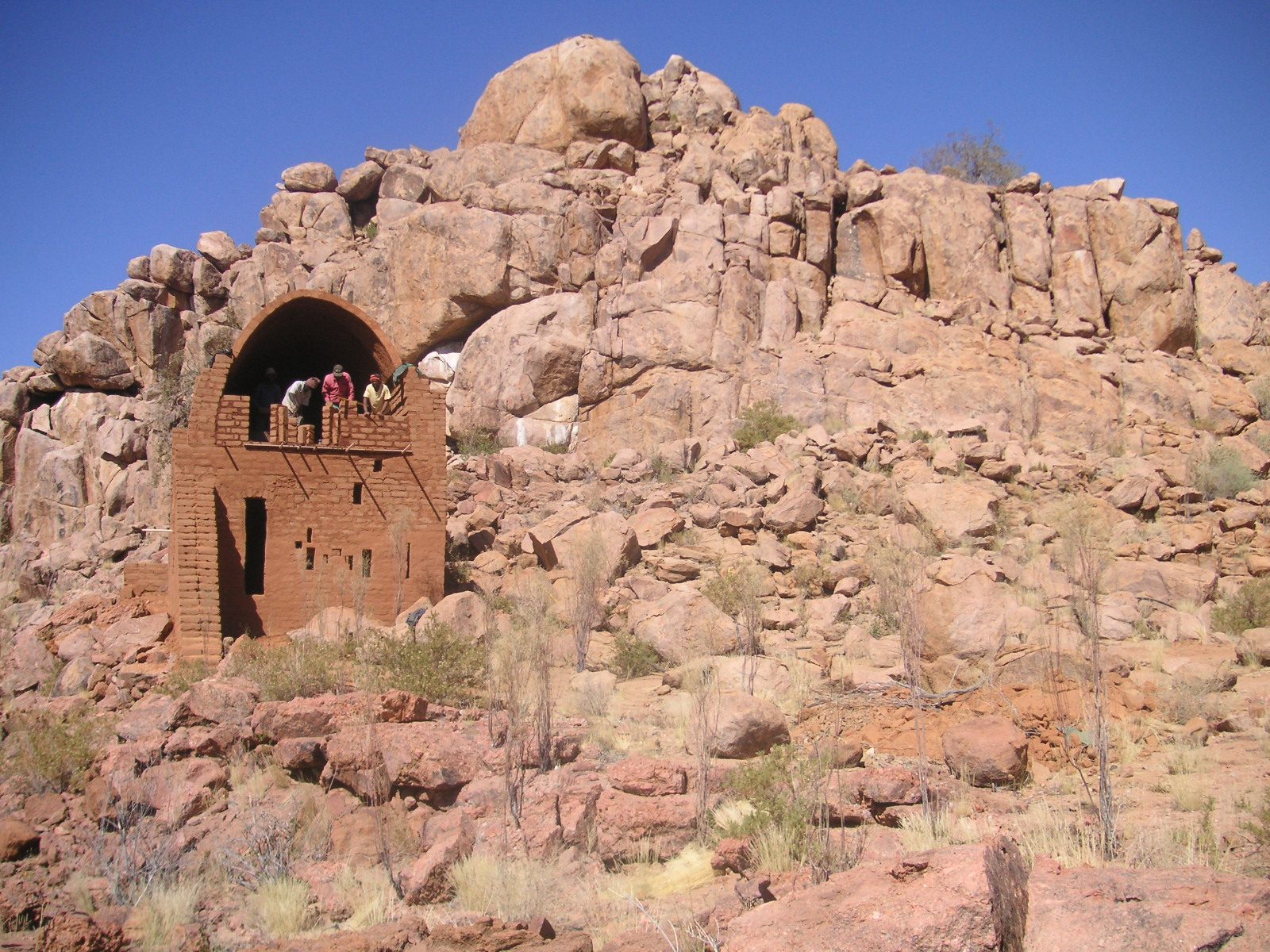 Damaraland — building progress, walls at full height